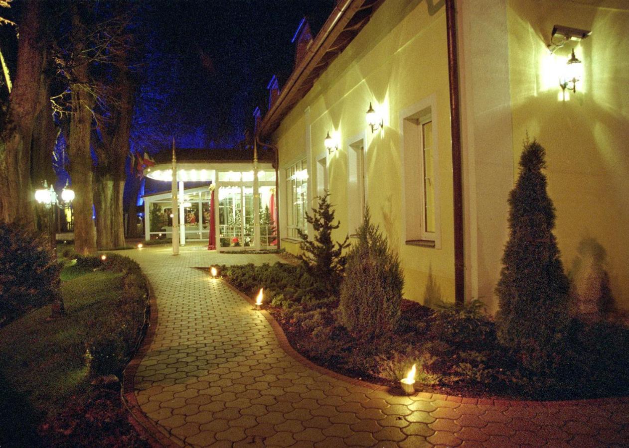 Parkhotel Na Baracke Nová Dubnica Exterior foto